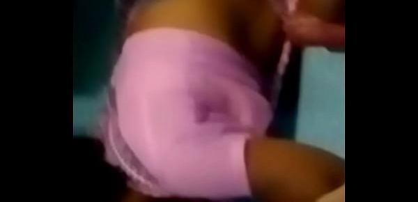  Aunty showing navel in train